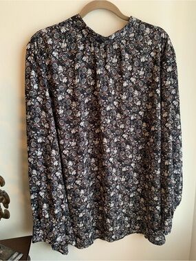 NWT- LOFT PLUS SIZE 26W WOMEN’S BLACK-FLORAL TOP